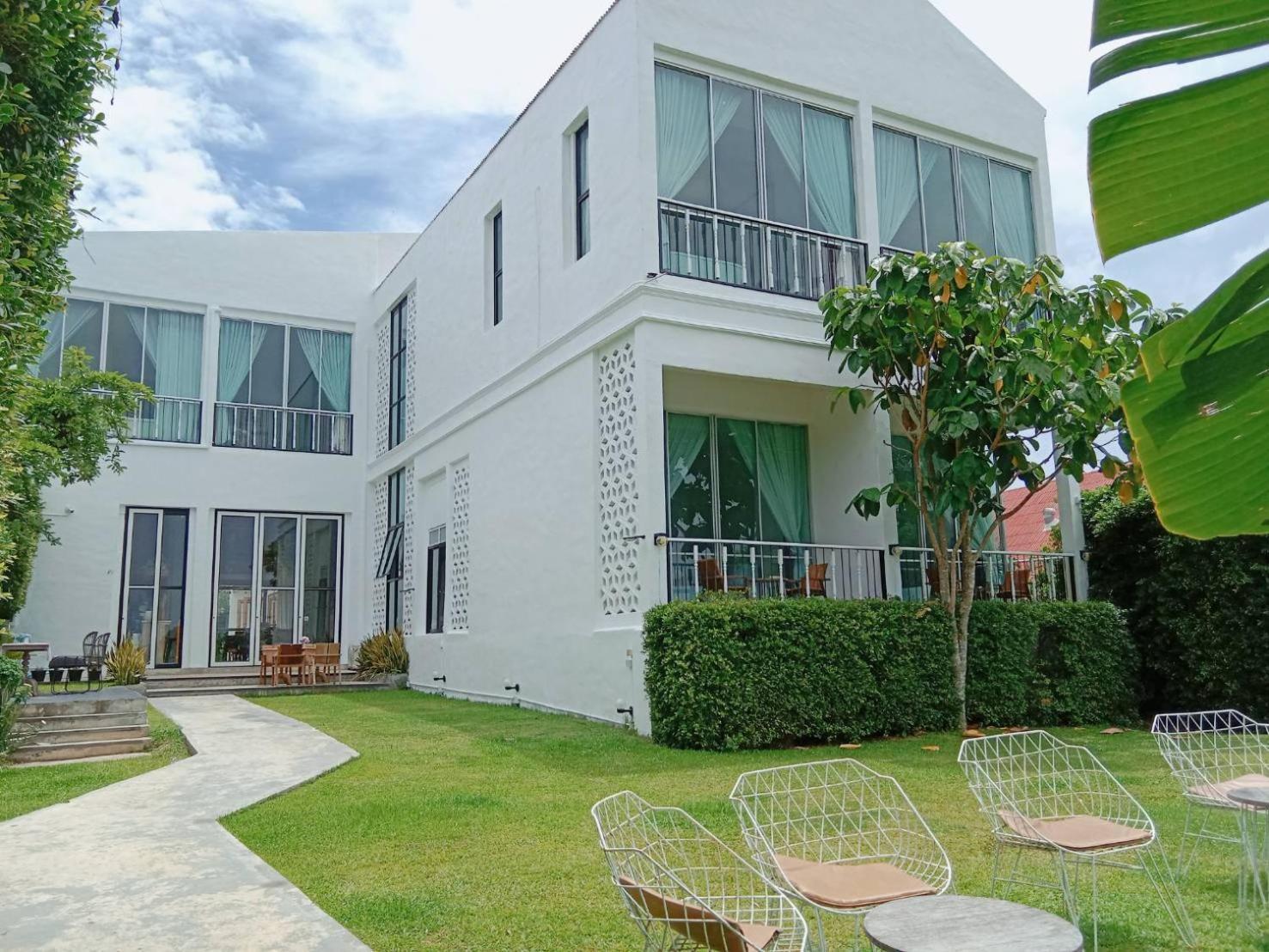 קמפהאנג פט White Wall Riverfront Hotel מראה חיצוני תמונה