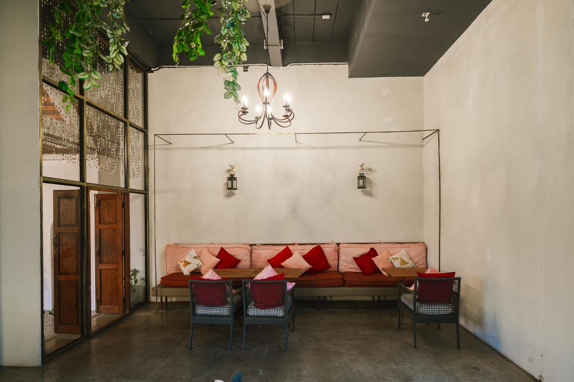 קמפהאנג פט White Wall Riverfront Hotel מראה חיצוני תמונה