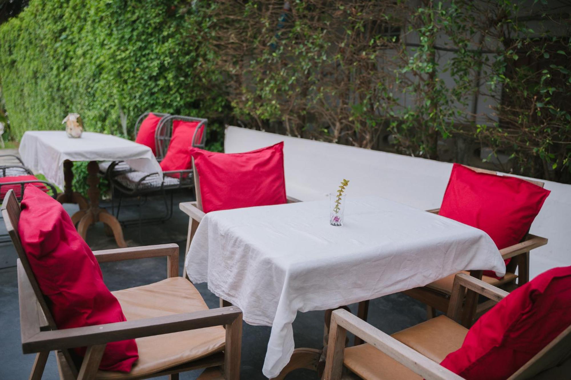 קמפהאנג פט White Wall Riverfront Hotel מראה חיצוני תמונה
