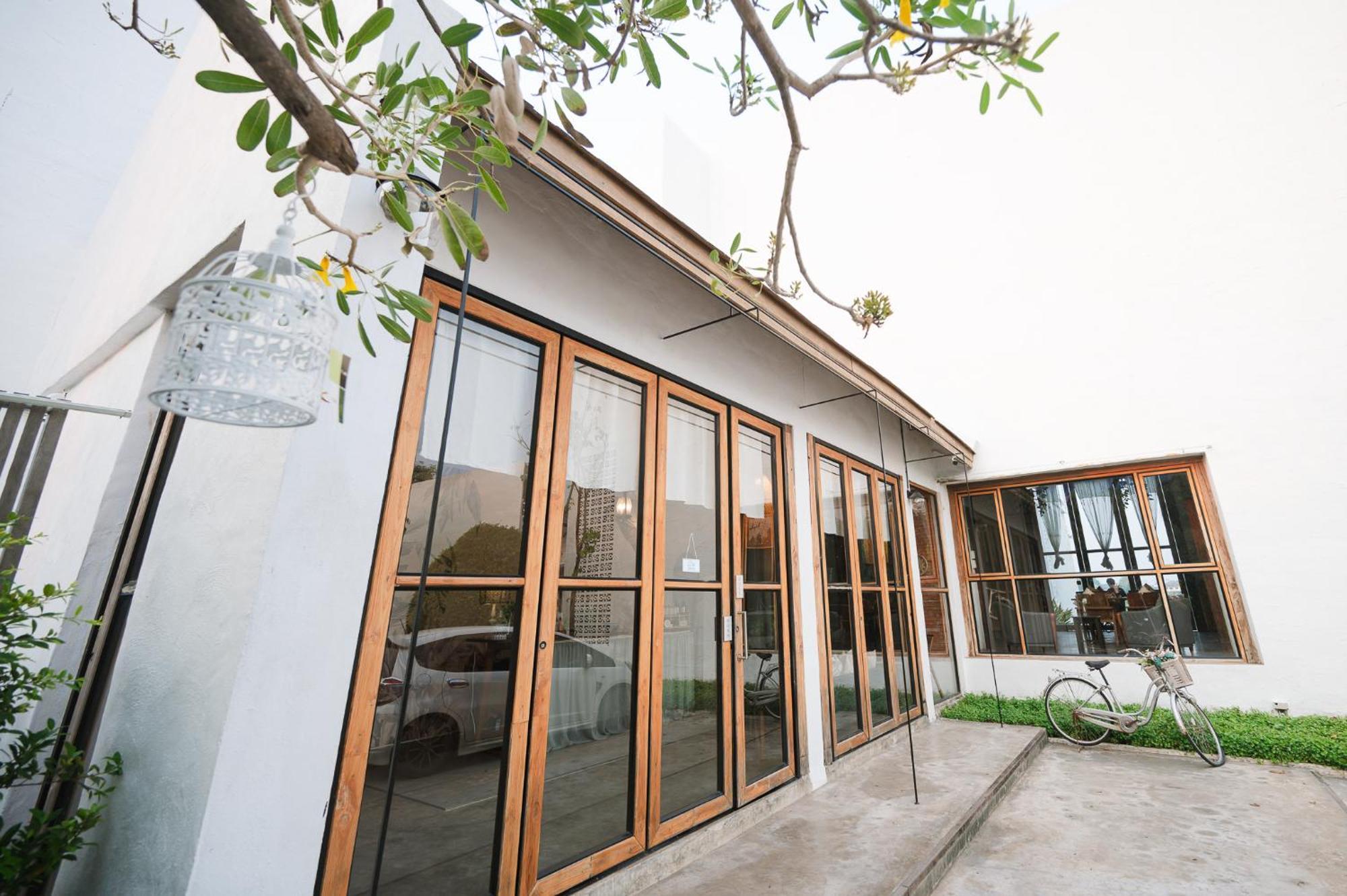 קמפהאנג פט White Wall Riverfront Hotel מראה חיצוני תמונה