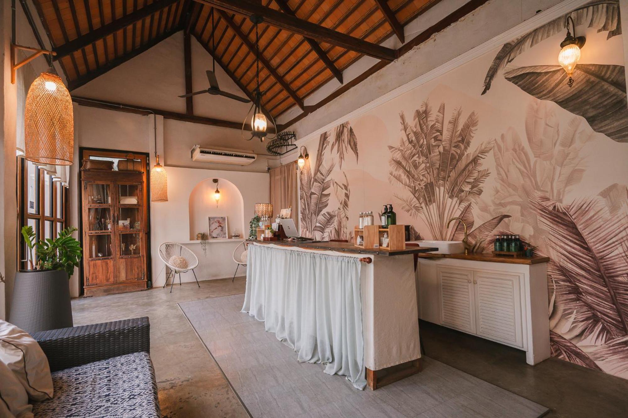 קמפהאנג פט White Wall Riverfront Hotel מראה חיצוני תמונה