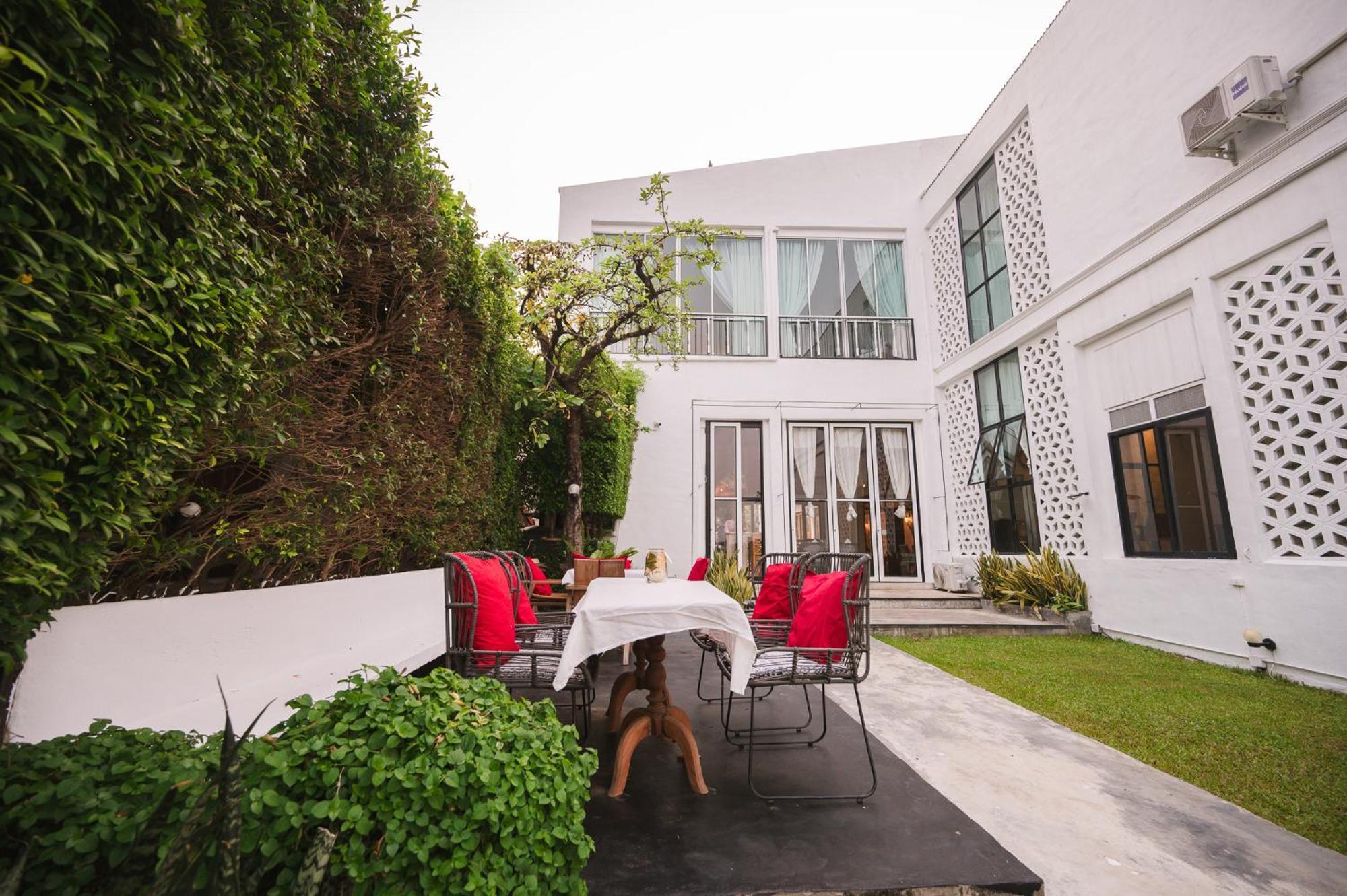 קמפהאנג פט White Wall Riverfront Hotel מראה חיצוני תמונה